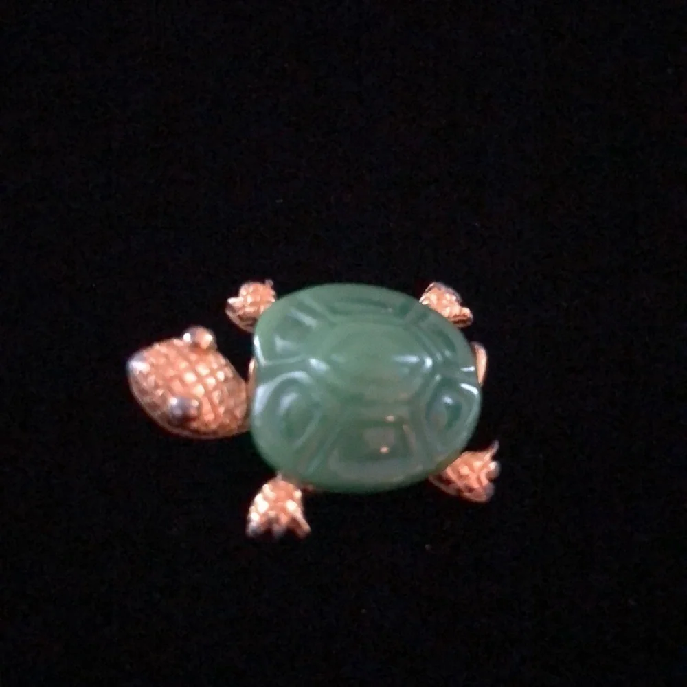 Vintage Crown Trifari Gold Tone Green Lucite Turtle Brooch Pin